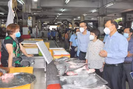 Tổ Công tác đặc biệt của Bộ Công Thương kiểm tra thực tế công tác lưu thông hàng hóa. (Ảnh: PV/Vietnam+)