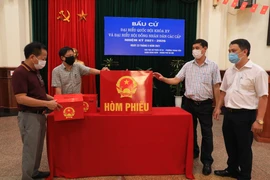 Các khu vực bỏ phiếu trên địa bàn thành phố Hà Nội được bố trí khang trang và khoa học, đảm bảo tổ chức thành công cuộc bầu cử vào ngày 23/5. (Ảnh: Xuân Quảng/Vietnam+)