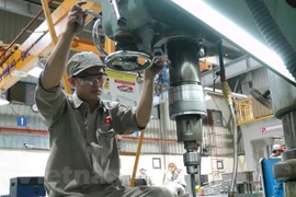 Các doanh nghiệp tăng tốc sản xuất nhằm đảm bảo các đơn hàng mới, phục hồi sản xuất. (Ảnh: Đức Duy/Vietnam+)