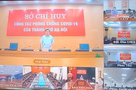 Ông Chử Xuân Dũng, Phó Chủ tịch Ủy ban nhân dân thành phố Hà Nội họp với các đơn vị về công tác phòng, chống dịch bệnh. (Ảnh: PV/Vietnam+)
