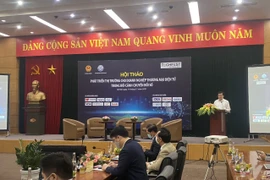 Thứ trưởng Nguyễn Sinh Nhật Tân phát biểu tại Hội thảo: Phát triển thị trường cho doanh nghiệp Thương mại điện tử trong bối cảnh chuyển đổi số. (Ảnh: Đức Duy/Vietnam+)