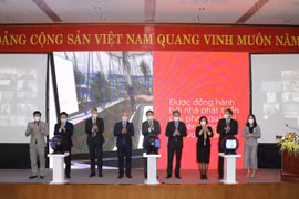 Thứ trưởng Đỗ Thắng Hải và các đại biểu tại Lễ khai mạc Vietnam Foodexpo 2021. (Ảnh: Đức Duy/Vietnam+)