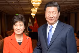 Chủ tịch Trung Quốc Tập Cận Bình và Tổng thống Hàn Quốc Park Geun-hye. (Ảnh: THX/TTXVN)