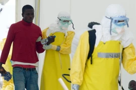 Italy bước đầu phát triển thành công vắcxin kháng virus Ebola