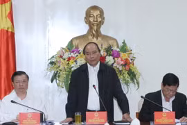 Phó Thủ tướng Nguyễn Xuân Phúc phát biểu tại phiên họp. (Ảnh: Phương Hoa/TTXVN)