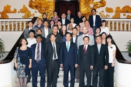 Thủ tướng tiếp các nhà báo dự Hội nghị mạng thông tin châu Á