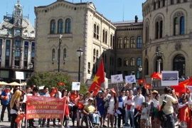 Người Việt ở Na Uy biểu tình chống Trung Quốc đặt giàn khoan