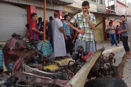 Hiện trường vụ đánh bom ở thành phố Kirkuk, miền Bắc Iraq ngày 6/6. (Ảnh: AFP/TTXVN)