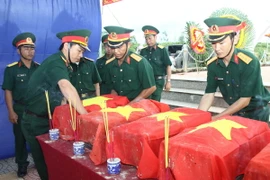 Đón nhận, an táng 24 hài cốt liệt sỹ Việt hy sinh ở Campuchia