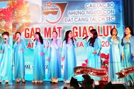 Người Việt tại Séc góp quỹ Hướng về biển đảo quê hương 