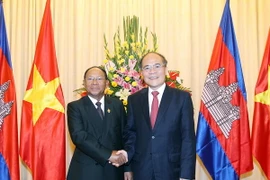Chủ tịch Quốc hội đón, hội đàm với Chủ tịch Quốc hội Campuchia