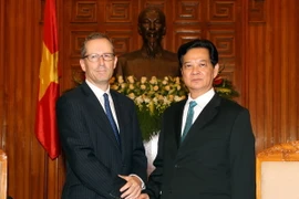 Thủ tướng Nguyễn Tấn Dũng tiếp Đại sứ Anh và Đại sứ Ba Lan