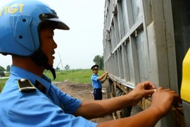 Xử lý nhiều xe ôtô vi phạm về kích thước thùng chở hàng