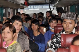 Xe khách tha hồ chặt chém, lèn khách vào dịp lễ và Tết