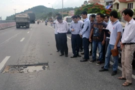 Quảng Ninh: Quốc lộ "nghìn tỷ" xuống cấp do xe trọng tải lớn?