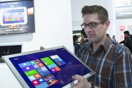 Panasonic Toughpad 4K UT-MB5 chuẩn bị đến tay người dùng. (Nguồn: Microsoft)