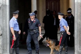 Italy: Báo động chất nổ tại tòa nhà hành chính của Milan