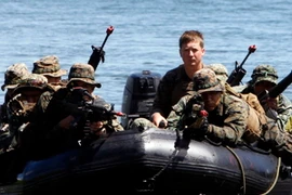 Thủy quân lục chiến Philippines và Mỹ trong một cuộc tập trận chung gần khu vực tranh chấp ở Biển Đông. (Nguồn: Reuters)