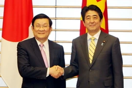 Chủ tịch nước Trương Tấn Sang hội đàm với Thủ tướng Nhật Bản Shinzo Abe ngày 18/3. (Ảnh: Nguyễn Khang/TTXVN)