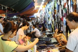 Chợ đêm Đồng Xuân. (Ảnh minh họa: Trần Việt/TTXVN)