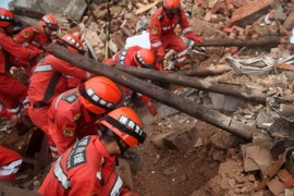 Trung Quốc đưa hàng nghìn binh sỹ tới khu vực xảy ra động đất