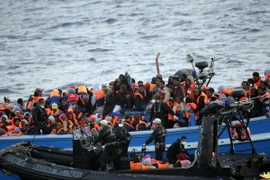 Tìm đường di cư vào châu Âu, 30 người chết ngạt trên biển