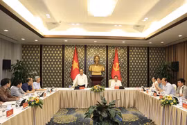 Chủ tịch nước làm việc với Tổ biên tập Ban Chỉ đạo xây dựng Đề án Nhà nước pháp quyền XHCN Việt Nam. (Ảnh: Thống Nhất/TTXVN)