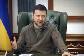 Tổng thống Ukraine Volodymyr Zelensky phát biểu tại Kiev ngày 12/3. (Ảnh: AFP/ TTXVN)