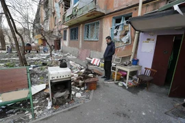 Một tòa nhà chung cư bị hư hại trong cuộc xung đột tại Mariupol, Ukraine, ngày 17/4. (Ảnh: THX/TTXVN)