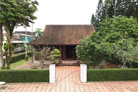 Nhà lưu niệm - nơi sinh hoạt của gia đình đồng chí Lê Duẩn trong Khu lưu niệm Tổng Bí thư Lê Duẩn ở làng Hậu Kiên, xã Triệu Thành (Triệu Phong, Quảng Trị). (Ảnh: Nguyên Lý - TTXVN)