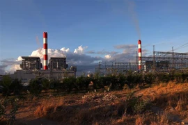 Các nhà máy trong trung tâm Nhiệt điện Vinh Tân phần lớn đều chạy bằng than nhập. (Ảnh: Ngọc Hà/TTXVN)