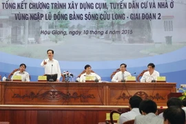 Tiếp thu ý kiến nhân dân để xây dựng nhà ở vùng ngập lũ hiệu quả