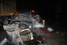 Hai ôtô va chạm trên Quốc lộ 1A làm 4 người chết và bị thương 