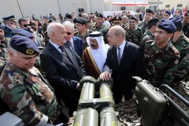 Chuyến hàng chở khí tài quân sự đầu tiên của Pháp đã tới Liban