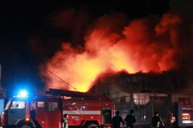 Bình Dương: Xác định nguyên nhân vụ cháy thiêu rụi kho hóa chất