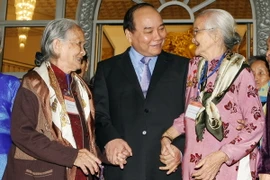 Phó Thủ tướng tiếp các mẹ Việt Nam Anh hùng tỉnh Bến Tre