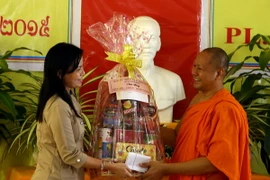 Quan tâm chăm lo đời sống đồng bào Khmer vùng Tây Nam Bộ