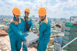 Đến thời điểm này, hầu như tất cả các nhà mạng lớn tại Việt Nam đã sẵn sàng các phương án đảm bảo thông tin liên lạc cho người dân trong dịp Tết. (Ảnh: Viettel)