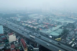 Sáng ngày 22/1 (Tức ngày 28 Tết), các tuyến đường huyết mạch ra vào Hà Nội như Pháp Vân – Cầu Giẽ - Ngọc Hồi - Giải Phóng, Phạm Văn Đồng – Phạm Hùng, Nguyễn Văn Linh – Nguyễn Văn Cừ... đều thông thoáng. (Ảnh: PV/Vietnam+)