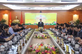 Bộ trưởng Bộ Thông tin và Truyền thông Nguyễn Mạnh Hùng chủ trì hội nghị triển khai quyết định công tác cán bộ. (Ảnh: Ngô Lộc)