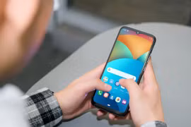 Forbes gọi VinSmart là 'hiện tượng' của làng di động Việt. (Ảnh: Vsmart)