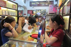 Giá vàng SJC giảm nhẹ, chênh lệch với thế giới hơn 4,1 triệu đồng