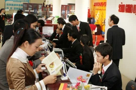 Giá vàng giảm xuống mức thấp nhất trong vòng gần hai tháng 