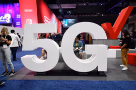Biểu tượng mạng 5G tại một triển lãm ở Los Angeles, Mỹ. (Ảnh: AFP/TTXVN)
