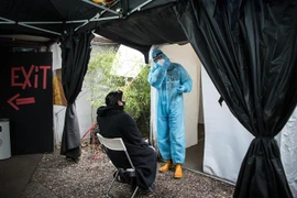 Một điểm lấy mẫu xét nghiệm COVID-19 tại Berlin, Đức ngày 23/12/2020. (Ảnh: AFP/TTXVN)