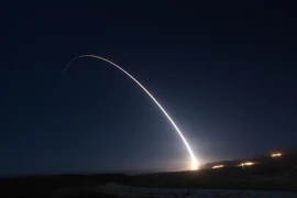 Vụ thử nghiệm tên lửa đạn đạo xuyên lục địa Minuteman III không mang theo đầu đạn của Mỹ tại căn cứ không quân Vandenberg, bang California ngày 29/10/2020. (Ảnh: U.S. Air Force/TTXVN)