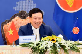 Phó Thủ tướng, Bộ trưởng Bộ Ngoại giao Phạm Bình Minh dự Hội nghị hẹp Bộ trưởng Ngoại giao ASEAN tại điểm cầu Hà Nội. (Ảnh: Văn Điệp/TTXVN)