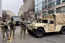 Lực lượng Vệ binh quốc gia Mỹ tuần tra tại Washington, DC ngày 15/1/2021. (Ảnh: AFP/TTXVN)