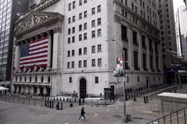 Sàn giao dịch của Sở chứng khoán New York tại Phố Wall, New York, Mỹ ngày 20/4/2020. (Ảnh: AFP/ TTXVN)