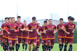 Tuyển Việt Nam đã bắt đầu ba ngày tập luyện vào sáng nay tại sân Trung tâm đào tạo trẻ Liên đoàn bóng đá Việt Nam. (Ảnh: Minh Chiến/Vietnam+)